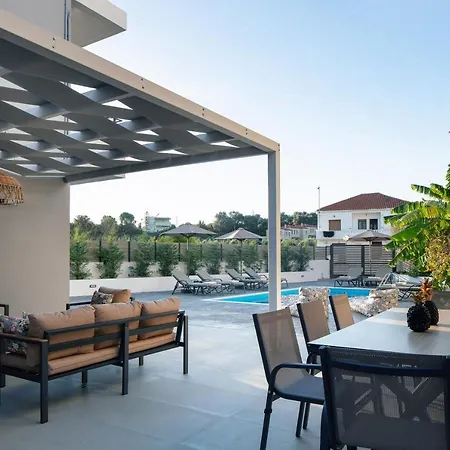 Newly Renovated Queen Bee Villa, With Private Pool & Ping-pong Table Вилла *