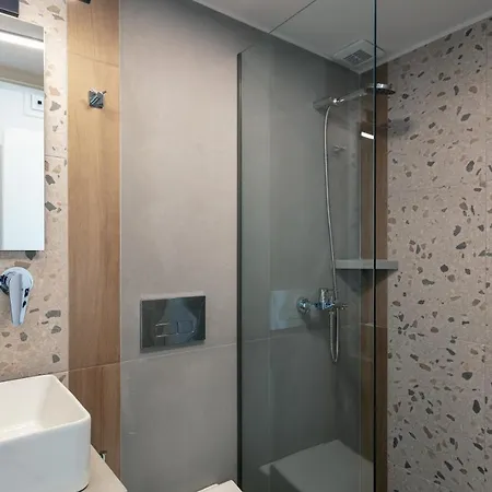 Newly Renovated Queen Bee Villa, With Private Pool & Ping-pong Table *