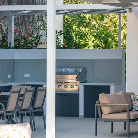 Newly Renovated Queen Bee Villa, With Private Pool & Ping-pong Table *