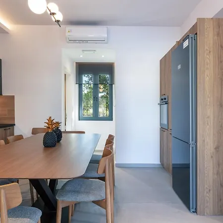 Newly Renovated Queen Bee Villa, With Private Pool & Ping-pong Table