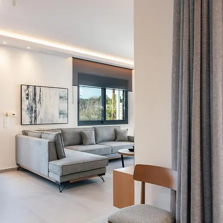 Вилла Newly Renovated Queen Bee Villa, With Private Pool & Ping-pong Table