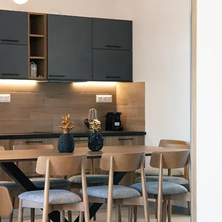 Newly Renovated Queen Bee Villa, With Private Pool & Ping-pong Table *