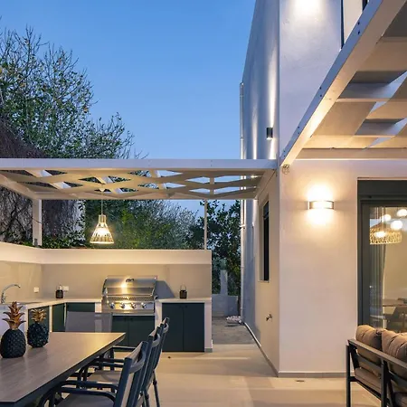 Newly Renovated Queen Bee Villa, With Private Pool & Ping-pong Table